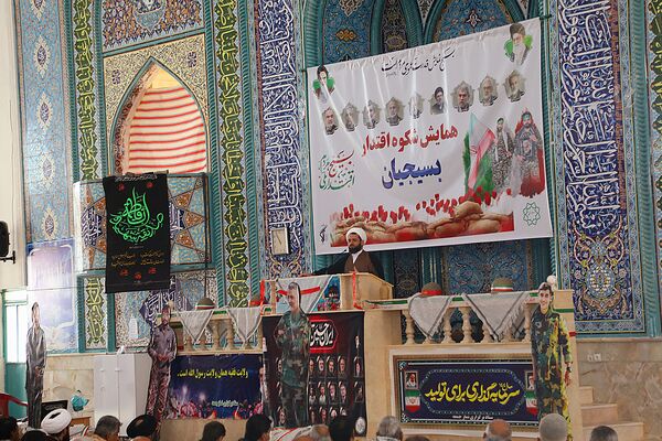اجتماع همایش «شکوه اقتدار» بسیجیان در لنده