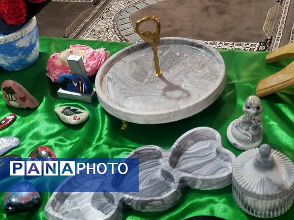 نمایشگاه هنری دانش‌آموزان مدرسه شهید قنبری لاله