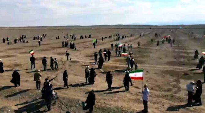 درختکاری به یاد رهبر شهید انقلاب در روستای نواران قم