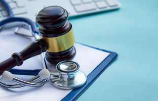 بررسی مصادیق مداخله در امور پزشکی بر اساس قوانین ایران