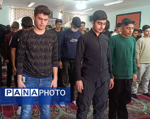 مراسم سالگرد شهادت حضرت فاطمه‌ زهرا (س) در مدرسه پس از اقامه نماز جماعت