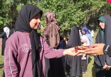 سنگ‌نوشته‌های مهر؛ وقتی کودکان برای قهرمانان وطن قد می‌کشند