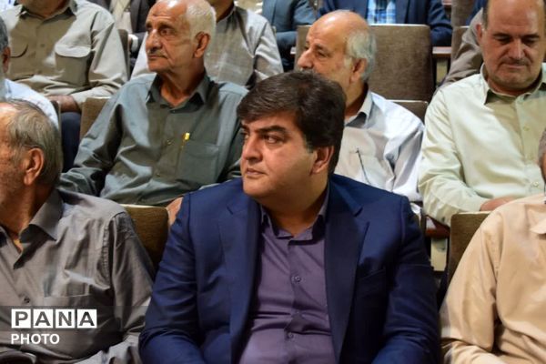 تجلیل از مدیران ۴۰ سال آموزش و پرورش اردکان