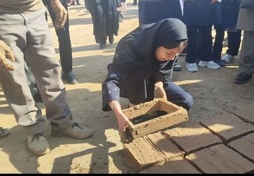 کارگاه آموزش خشت‌زنی در شهرستان زارچ