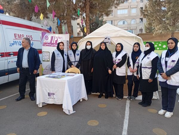 مانور متمرکز زلزله شهرستان ساوجبلاغ همزمان با سراسر کشور در دبیرستان فرزانگان 5 ساوجبلاغ 