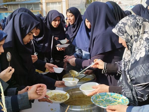 روز شاد و خاطره‌انگیز دانش‌آموزان در دبیرستان شاهد تکتم