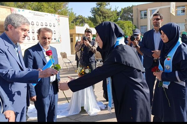 آیین استانی زنگ مهر در دبیرستان راضیه شیراز‌ 