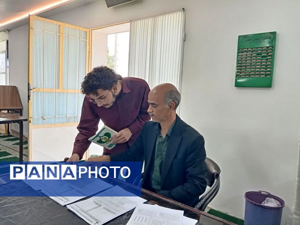 جلسه انجمن اولیا پایه یازدهم دبیرستان نمونه آیت‌الله خامنه‌ای