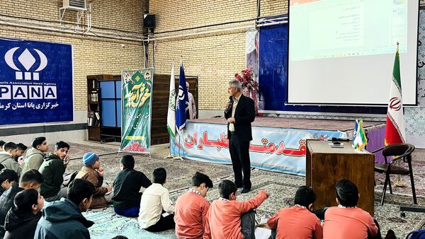 آموزش مقدماتی خبرنگاری پسران کرمان در آموزشگاه پیامبر اعظم(ص)