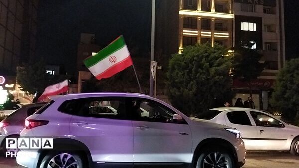 رژه ماشینی عاشقان وطن با خودرو های خود در بلوار فضل نیشابور 