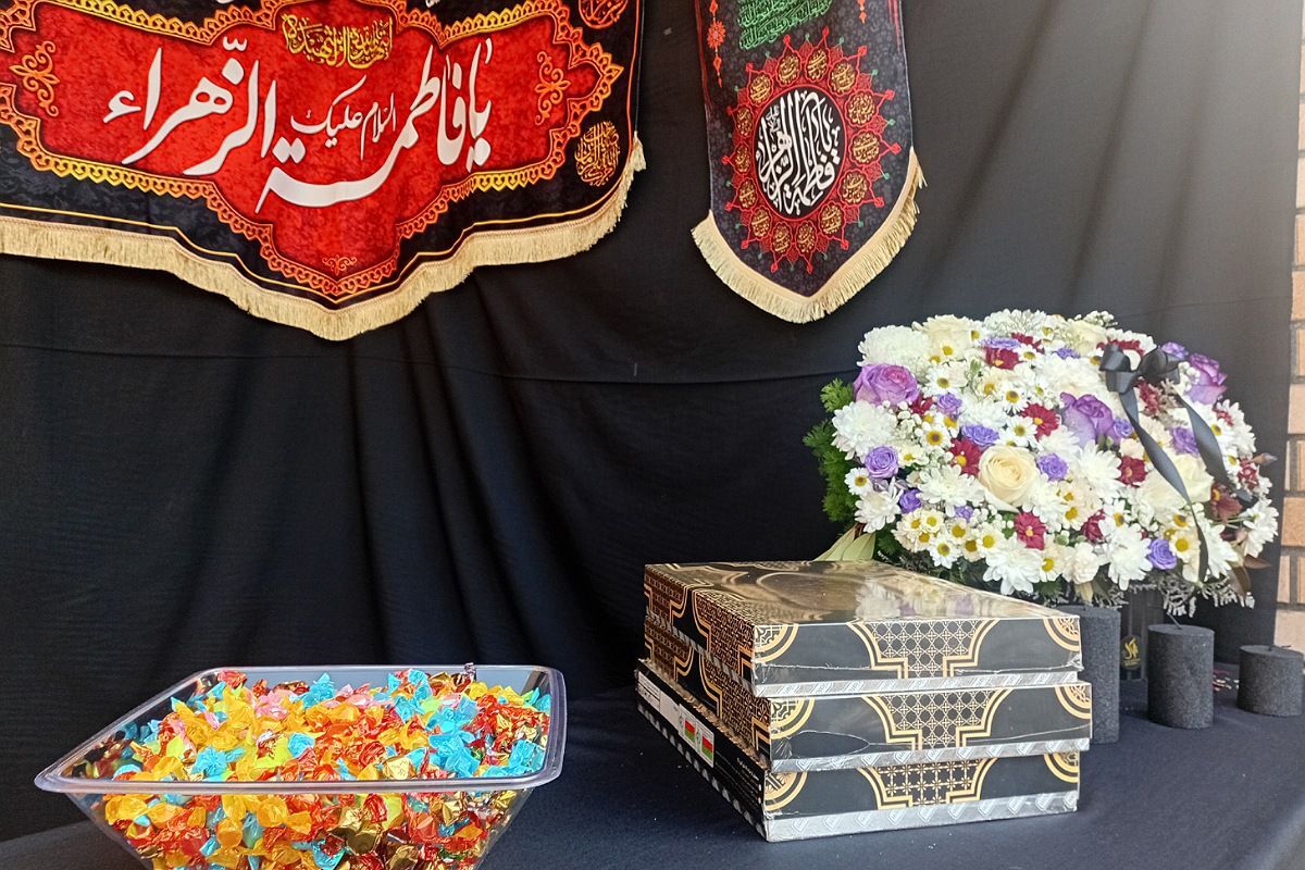 برپایی ایستگاه صلواتی و شهادت حضرت زهرا در مدرسه شهید زهره‌وند قرچک 