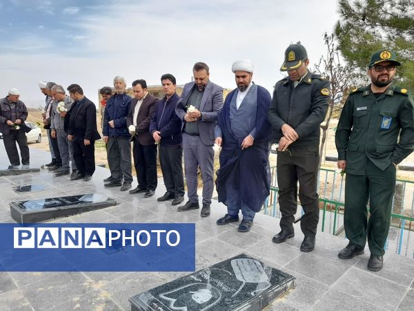 غبارروبی مزار شهدای شهر قاضی و شهر آوا 