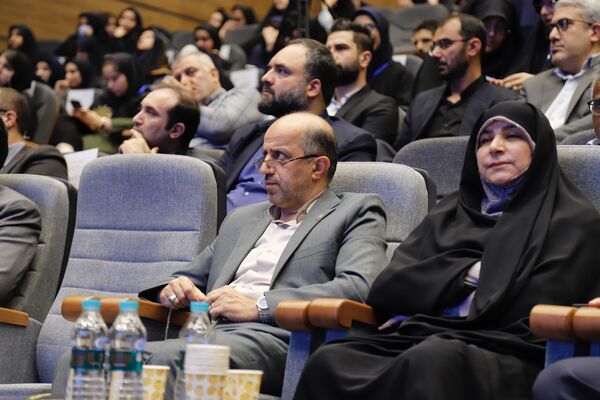 تجلیل از برگزیدگان ایثار با یاد شهدای شجره طیبه