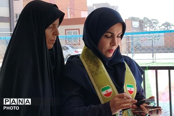 جشن عاطفه‌ها در دبستان شهید امیرکمندی