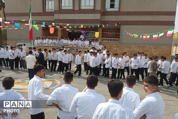 رقابت پرهیجان طناب‌کشی در بهارستان دو