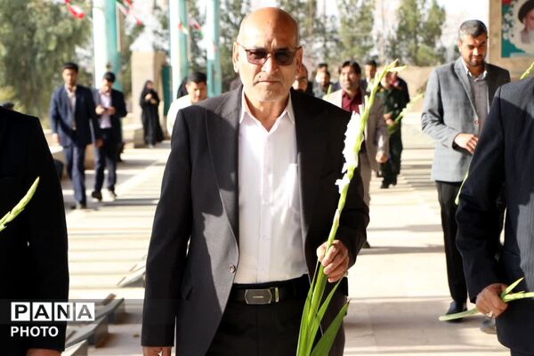 آیین غبارروبی مزار گلزار شهدا خلدبرین یزد