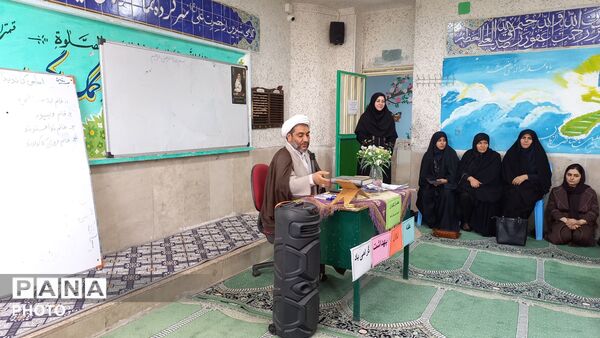  نشست آموزش خانواده با محوریت نقش الگوی خانواده در تربیت فرزندان و ترویج تاب‌ آوری
