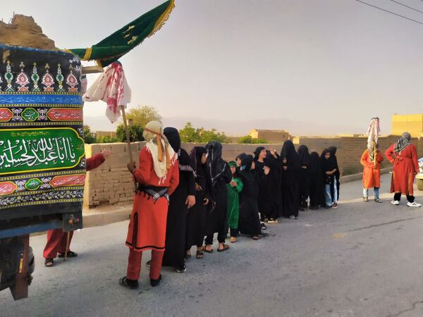 حرکت نمادین کاروان حسینی به‌مناسبت شهادت حضرت رقیه(س) در روستای قوژد