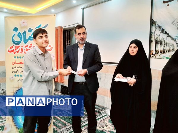 محفل انس با قرآن در دبستان دخترانه امید انقلاب بوشهر 