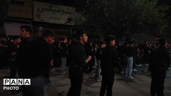 گذری بر فعالیت هیئت جوانان باب الحوائج در شب عاشورا 