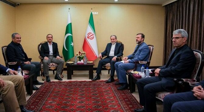 گفت‌وگوی فرمانده ارتش پاکستان با عراقچی