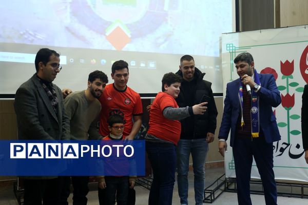 اردوی تمشک با حضور بازیکن محبوب تیم تراکتور