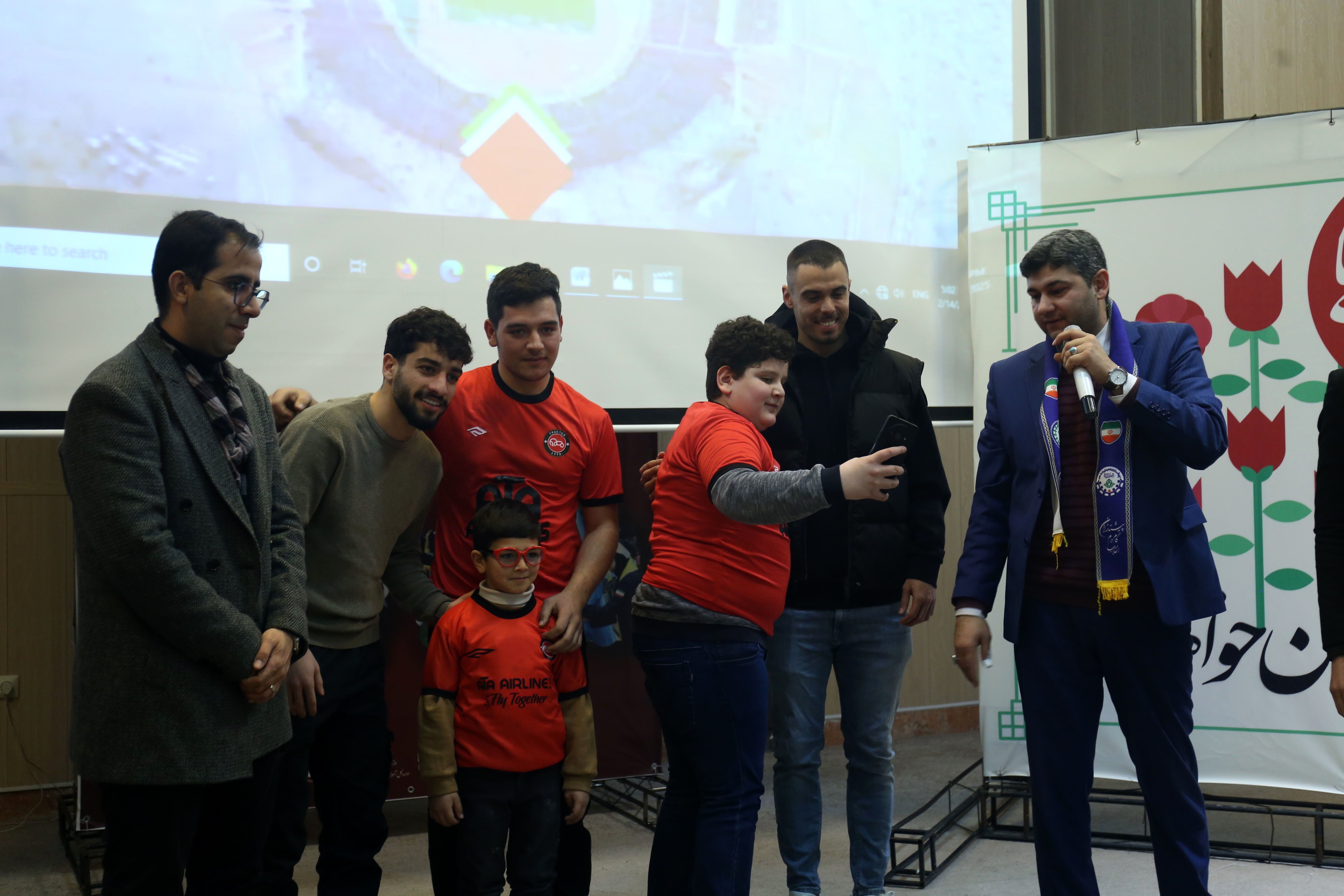 اردوی تمشک با حضور بازیکن محبوب تیم تراکتور