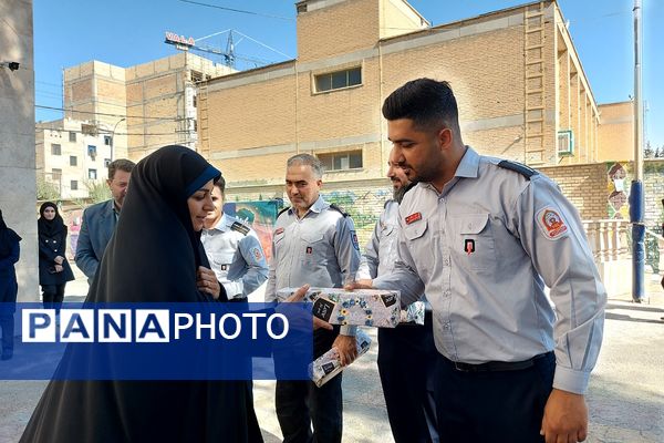 گرامیداشت مقام آتش‌نشان در دبیرستان نمونه دولتی شهیدی باقرشهر 