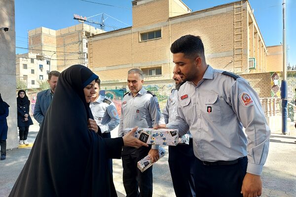 گرامیداشت مقام آتش‌نشان در دبیرستان نمونه دولتی شهیدی باقرشهر 