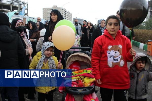 شادپیمایی خانوادگی جشن نیمه شعبان در قم
