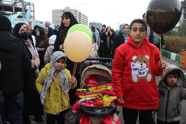 شادپیمایی خانوادگی جشن نیمه شعبان در قم