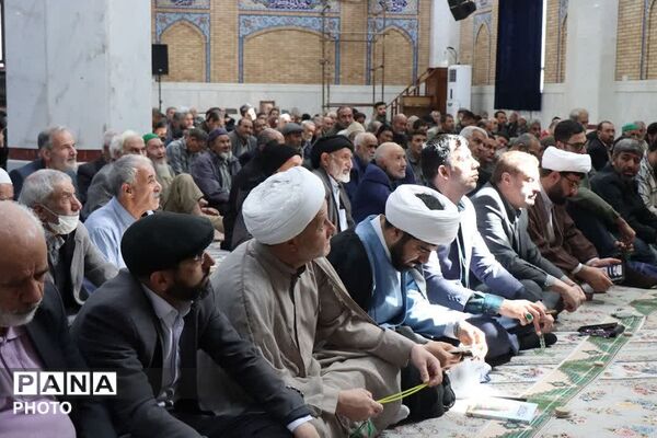 تجلیل از خادمین عرصه تربیت در نمازجمعه باقرشهر و کهریزک 