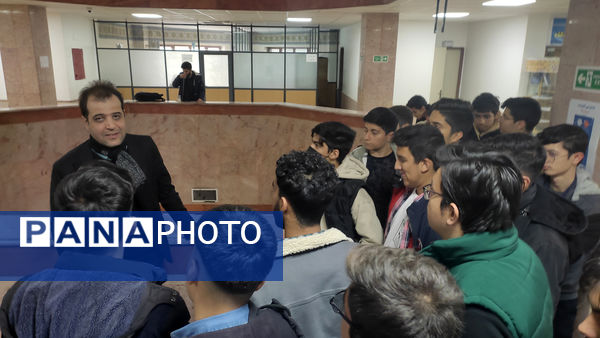 بازدید علمی دانش‌آموزان دبیرستان هدایتی قم از دانشگاه شهید بهشتی تهران 