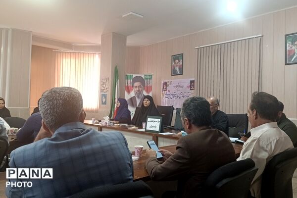 هم‌اندیشی مدیران مدارس بخش رودهن با محوریت بررسی مسائل آموزشی