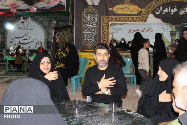 موکب های شهرستان فاروج در حال خدمت رسانی به زائران به رهبر انقلاب 