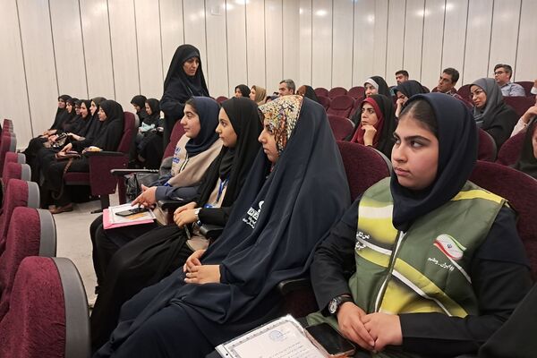 تقدیر از دانش‌آموز خبرنگاران فعال پانا در رودهن 