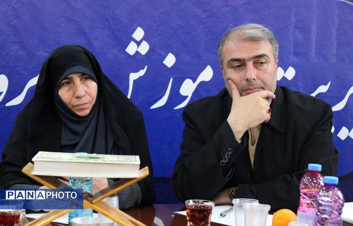 جلسه شورای آموزش و پرورش شهرستان قروه