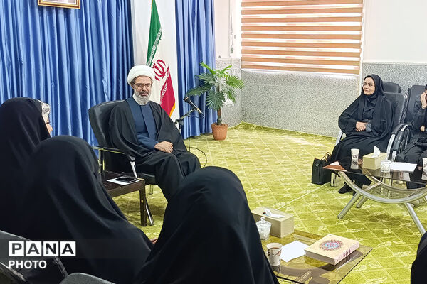 دیدار امور بانوان آموزش‌ و پرورش و استانداری با نماینده ولی‌فقیه در بجنورد به مناسبت روز دختر
