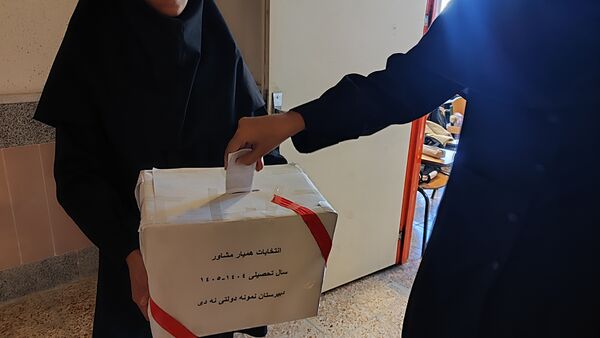 برگزاری انتخابات همیار مشاور در مدرسه نمونه دولتی ۹ دی یاسوج با شعار «همیار مشاور برتر، مدرسه برتر»