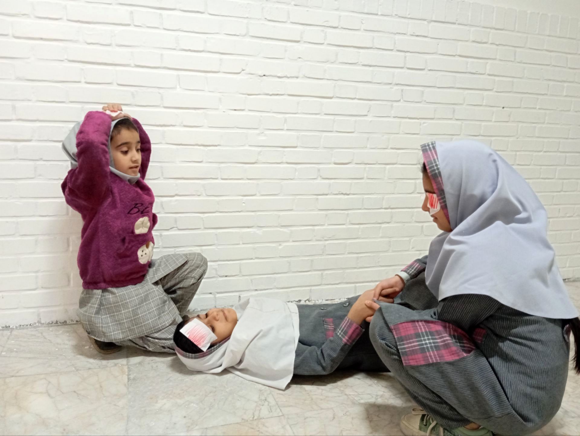 برگزاری مانور زلزله در دبستان دخترانه نرجس یک 