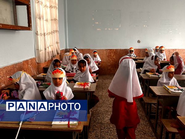 جشن شکوفه‌ها و طنین زنگ مهر در مدرسه فاطمه‌ الزهرا شهرستان جاسک