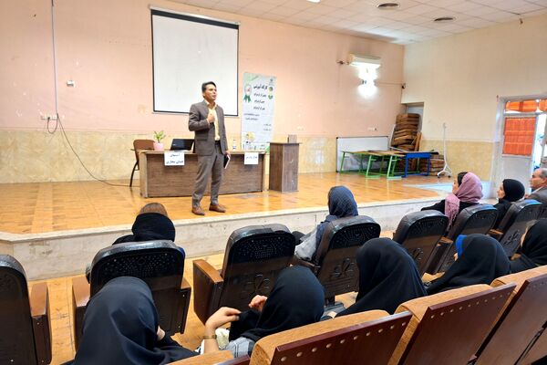 کارگاه آموزشی پیشگیری از آسیب‌های اجتماعی در آموزشگاه معارف۶ ناحیه ۳