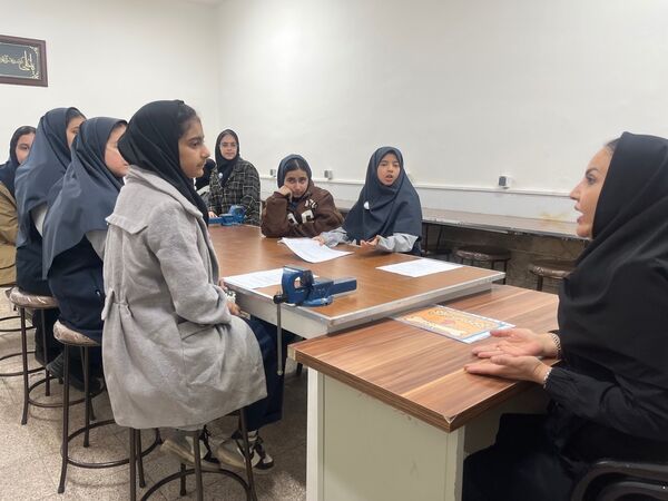 جلسه سفیران سلامت دبیرستان مطهره ناحیه ۶ مشهد 