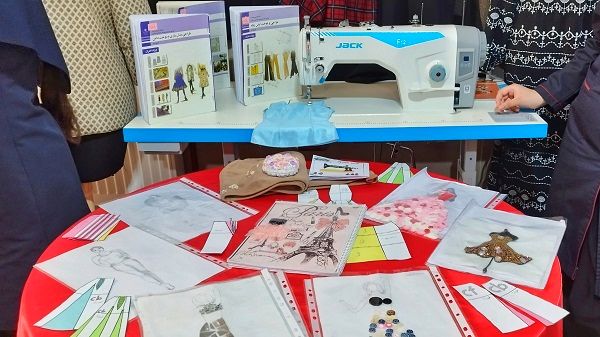 برپایی نمایشگاه آثار هنری دانش‌آموزان هنرستان حضرت خدیجه اشتهارد