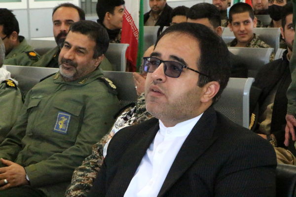 مراسم نمادین استقبال از امام خمینی (ره) در فرودگاه یزد 