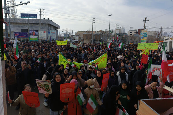 کامیاران در سالگرد پیروزی انقلاب غرق در شور و شکوه