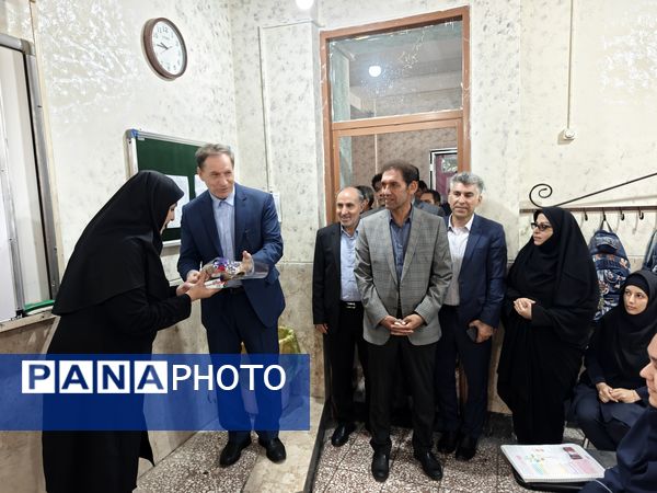 زنگ «سپاس معلم» در کرمانشاه 