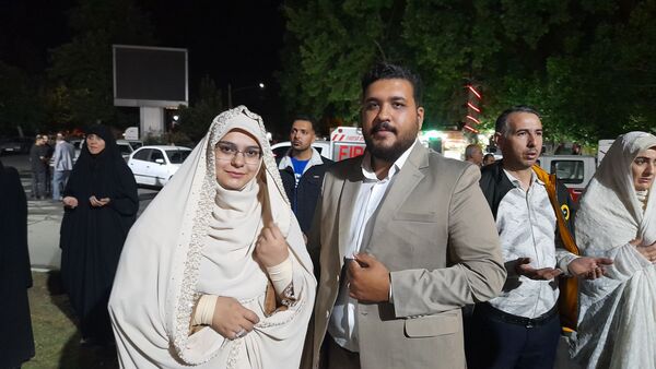 شب هشتادم، روایت عشقی خارج از قاب پیوند دو دل در میان خروش خیابان‌ها