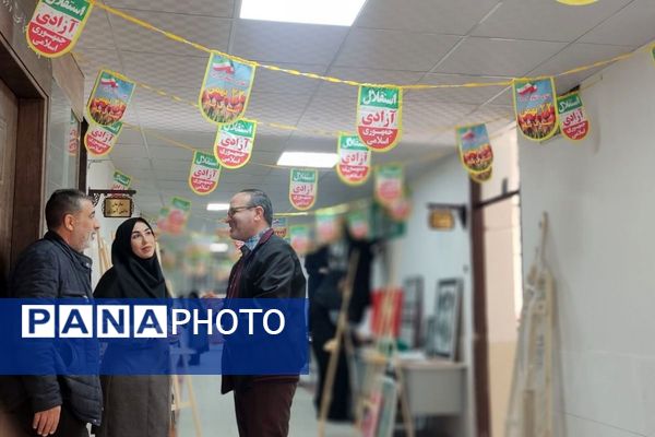 آماده‌سازی آثار هنرجویان در نمایشگاه دهه فجر رباط‌کریم