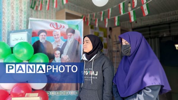  نواخته شدن زنگ انقلاب در مدرسه نمونه الزهرا  یاسوج